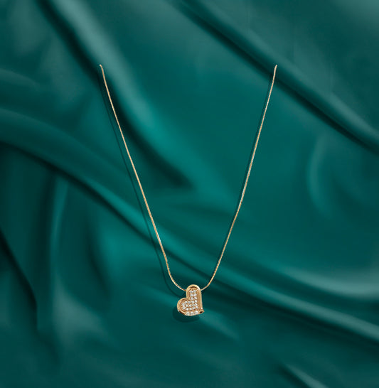 "18kt Gold Necklace for Gifting on Special Occasions, crafted with premium gold, perfect for gifting on birthdays, anniversaries, and other milestones."