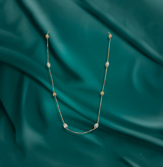 "Fashionable 18kt Gold Necklace, crafted from high-quality gold to add a trendy, sophisticated touch to any outfit."