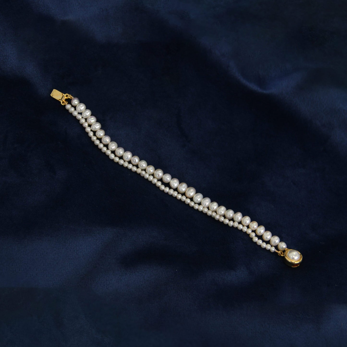 "Freshwater pearl bracelet with minimalist design for natural elegance"