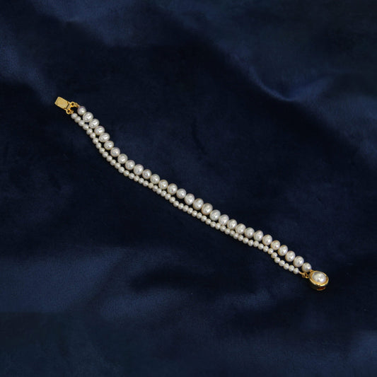 "Freshwater pearl bracelet with minimalist design for natural elegance"