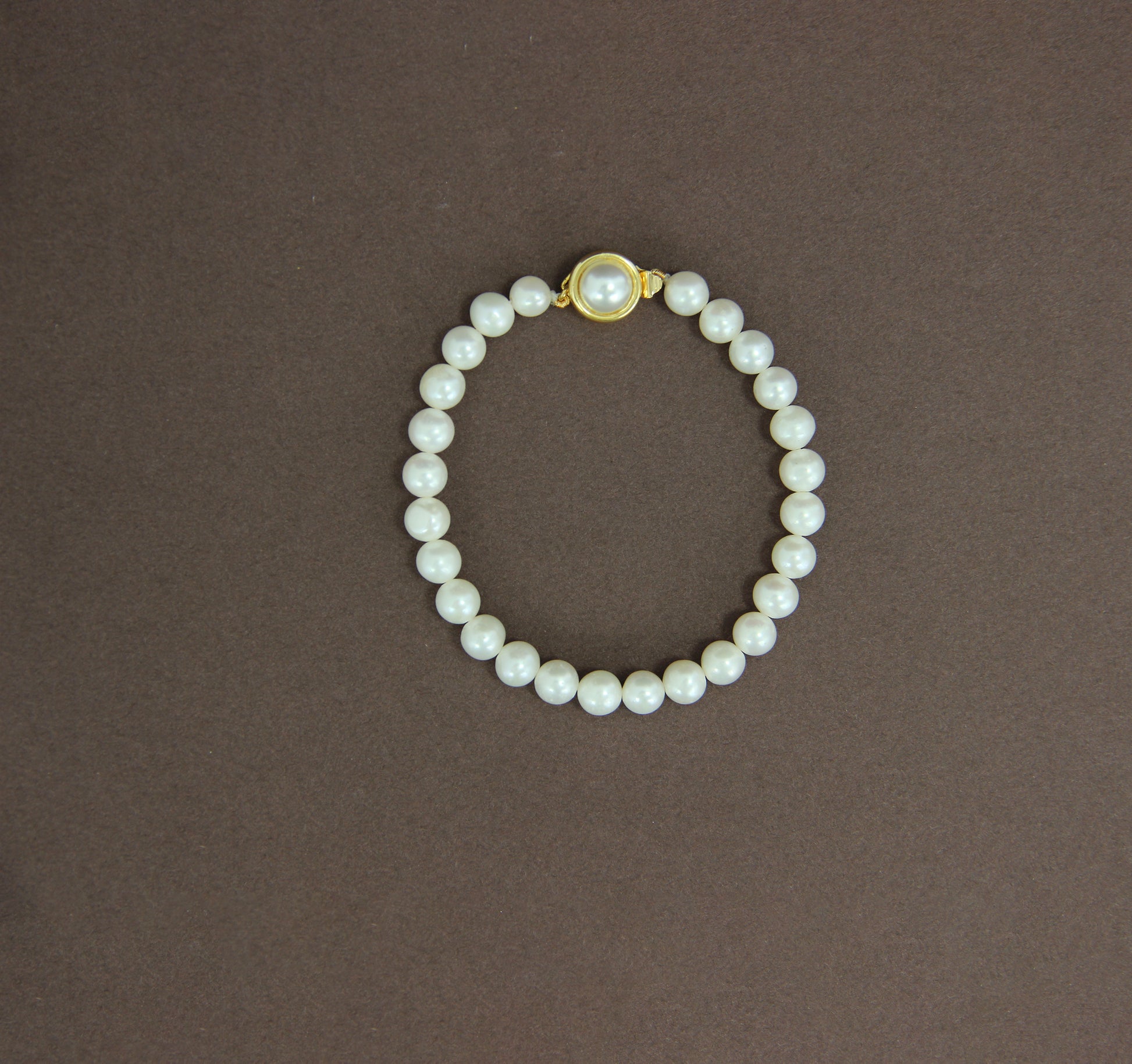 Luxe white pearl rakhi bracelet – classic rakhi gift