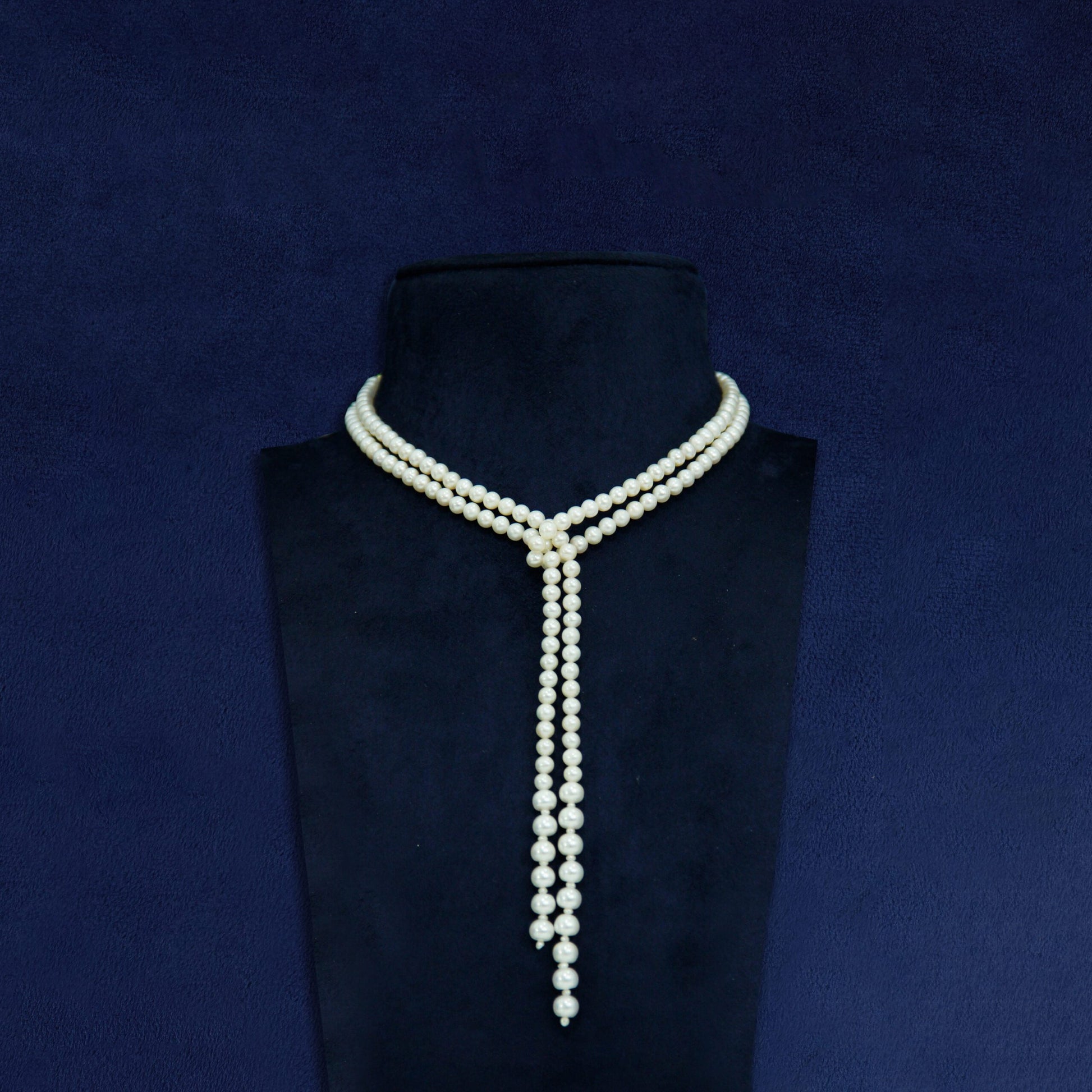 "Elegant pearl maala, a perfect anniversary gift symbolizing love and commitment"